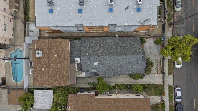 property at 1549 N Kingsley Dr