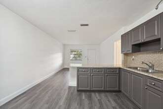 6144 SW 30th St in Miramar, FL - Building Photo - Building Photo
