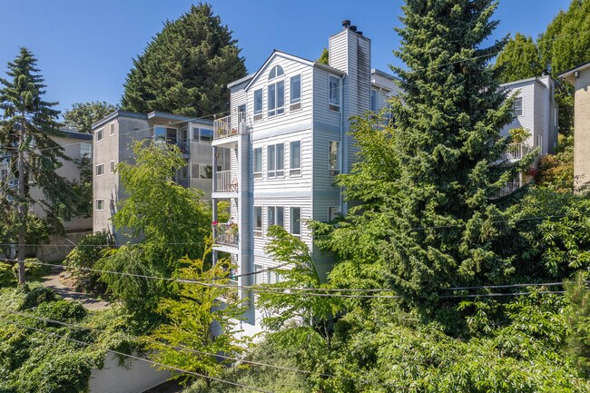 FOUR SEASONS CONDOMINIUM in Seattle, WA - Building Photo - Building Photo