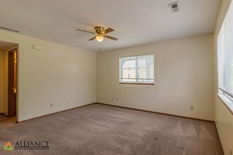 928 Moro St in Manhattan, KS - Building Photo - Building Photo