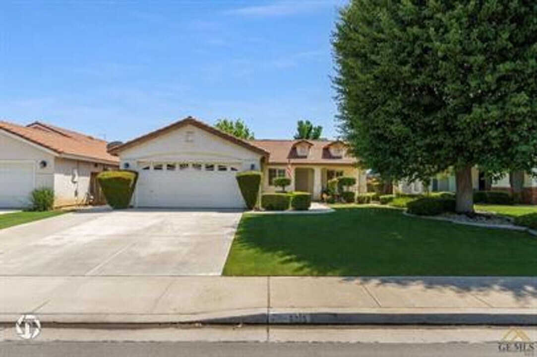 8715 Starfish Dr in Bakersfield, CA - Foto de edificio