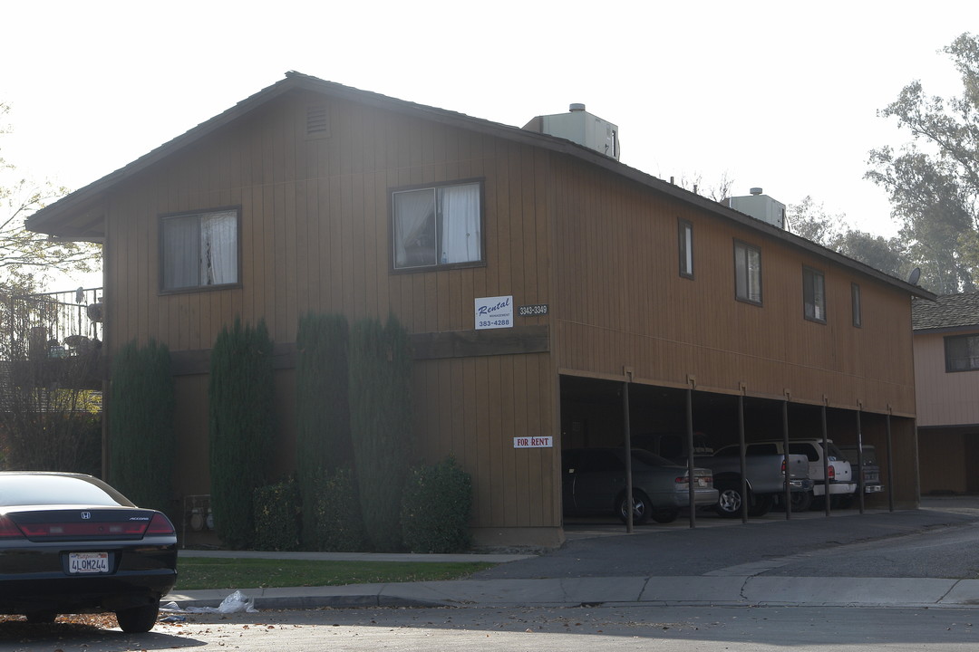 3343 R St in Merced, CA - Building Photo