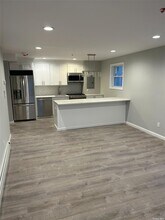 61 Neptune Blvd, Unit 3A in Long Beach, NY - Building Photo - Building Photo
