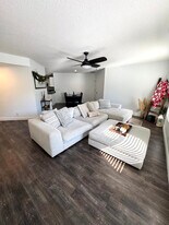 1146 NE Coy Senda in Jensen Beach, FL - Building Photo