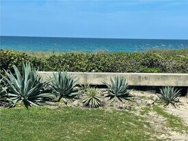 1555 NE Ocean Blvd in Stuart, FL - Building Photo