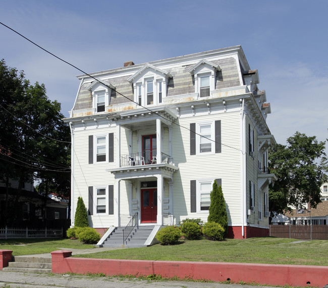 411 Laurel Hill Ave in Cranston, RI - Building Photo - Building Photo