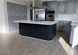 13704 Quinton Rd in San Diego, CA - Building Photo - Building Photo