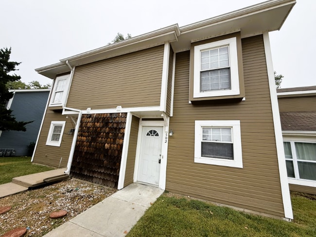 6725 W Shade Ln in Wichita, KS - Foto de edificio - Building Photo