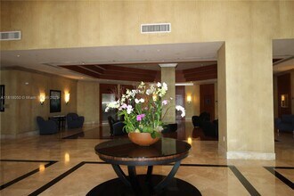 7910 Harbor Island Dr in North Bay Village, FL - Building Photo - Building Photo
