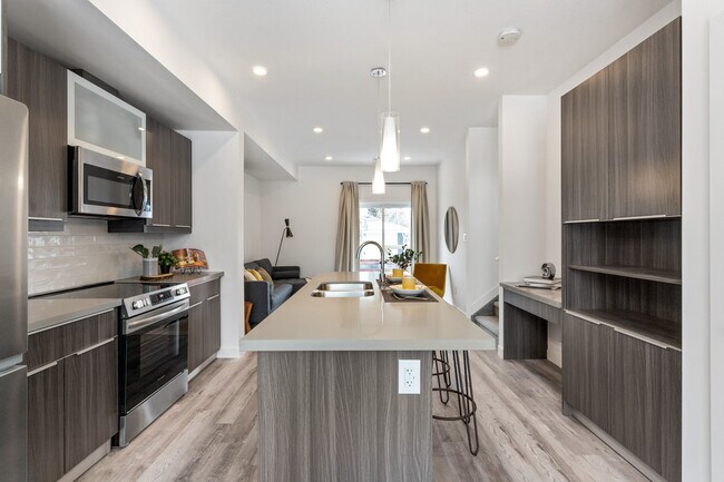 15014-15094 94 Ave NW in Edmonton, AB - Building Photo - Building Photo