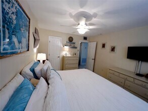 325 Ocean Dr, Unit 308 in Miami Beach, FL - Foto de edificio - Building Photo