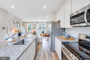 211 Cooperage Rd in Inwood, WV - Building Photo