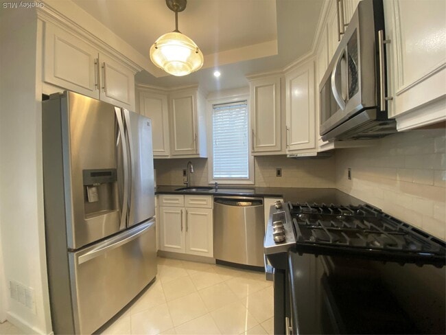 84-80-84161 161st St in New York, NY - Building Photo - Building Photo