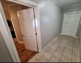 614 S Market St in Brenham, TX - Building Photo - Building Photo