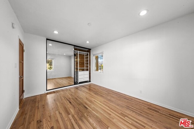 2010 Virginia Ave in Santa Monica, CA - Building Photo - Building Photo