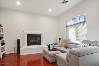 10500 Eagle Nest St in Las Vegas, NV - Building Photo - Building Photo