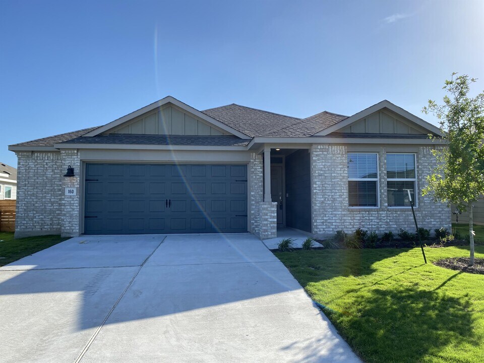 160 Madrid in Kyle, TX - Building Photo