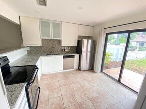 6729 NW 29th Way in Fort Lauderdale, FL - Foto de edificio - Building Photo