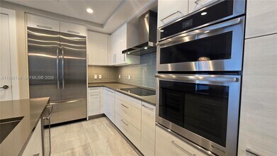 100 E Las Olas Blvd in Fort Lauderdale, FL - Building Photo - Building Photo