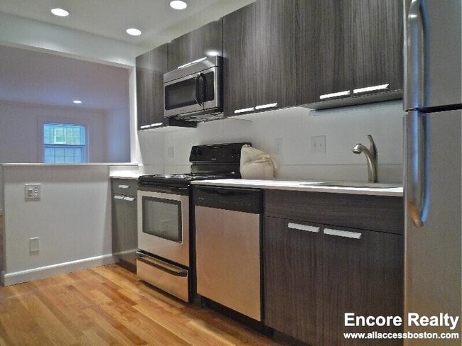 75 Wyman St in Newton, MA - Building Photo - Building Photo