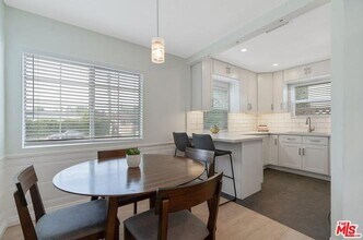 15220 Morrison St in Los Angeles, CA - Building Photo - Building Photo