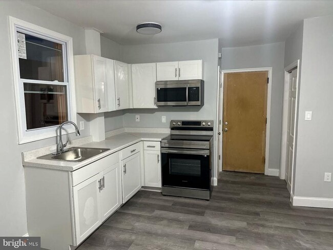property at 1913 S 20th St