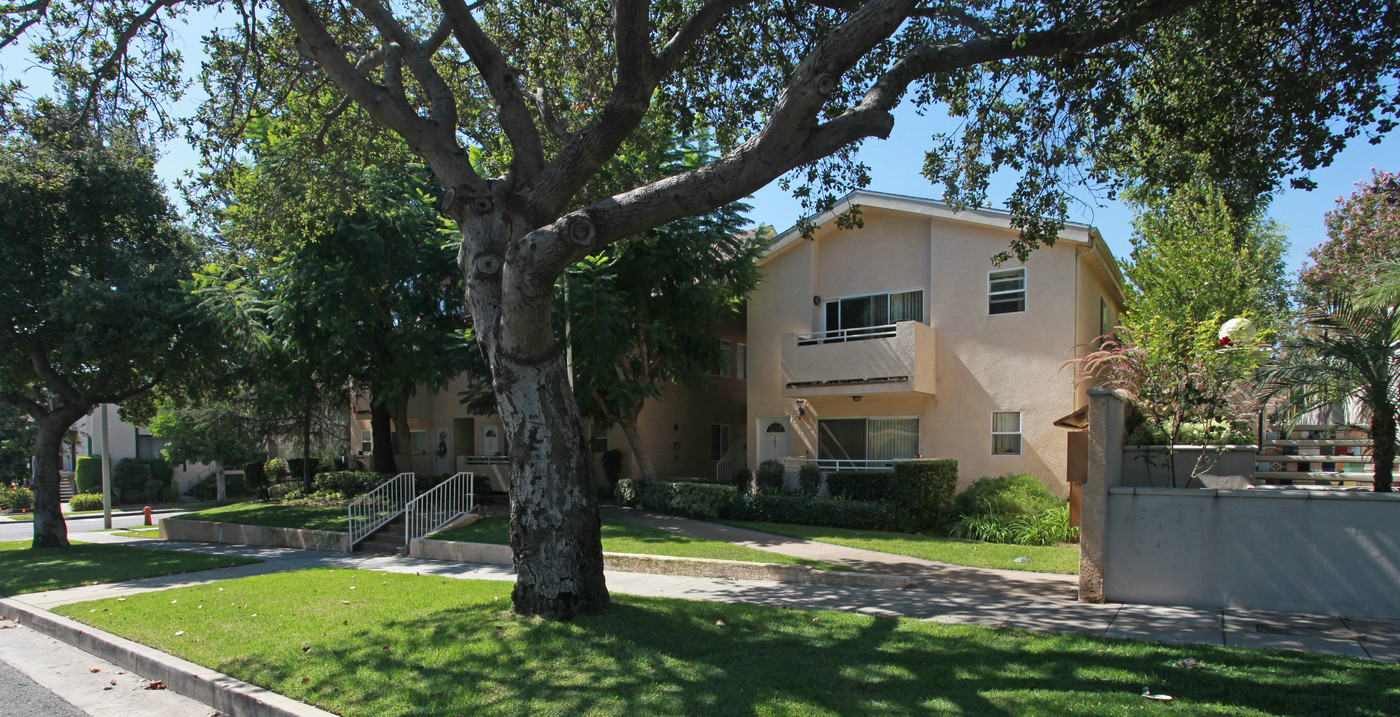 705 E Olive Ave in Burbank, CA - Building Photo