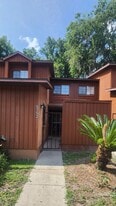 5752 SW 8th Pl in Gainesville, FL - Building Photo