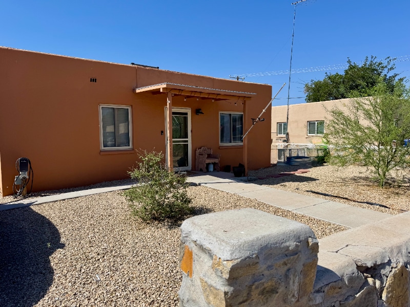 143 W Gallagher Ave in Las Cruces, NM - Building Photo