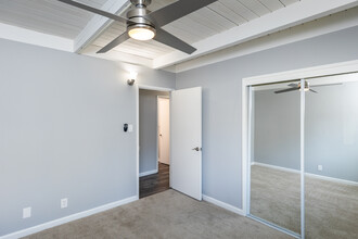 969 E St in Belmont, CA - Foto de edificio - Interior Photo