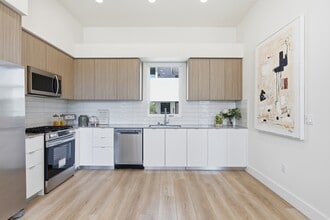 Guerin Villas in Studio City, CA - Building Photo - Building Photo