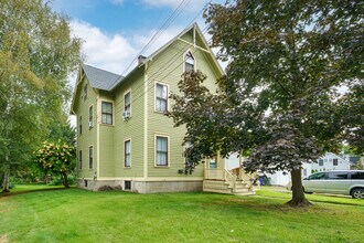 24 Hartford Ave in Wethersfield, CT - Building Photo - Building Photo
