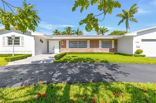 13790 SW 80th Ave in Palmetto Bay, FL - Building Photo - Building Photo