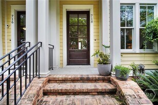 718 Tattnall St in Savannah, GA - Building Photo