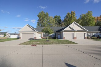 Marsh's Landing in Elyria, OH - Foto de edificio - Building Photo