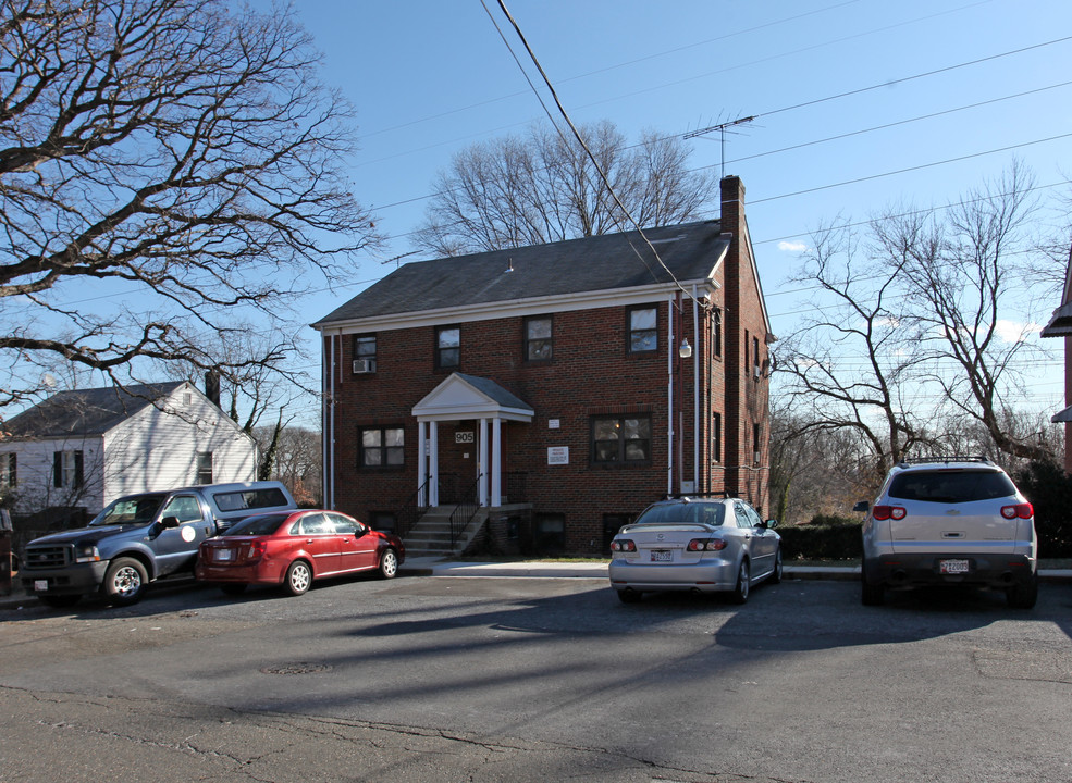 905 Fairview Ave in Takoma Park, MD - Building Photo