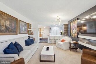 202 W Rittenhouse Square in Philadelphia, PA - Building Photo - Building Photo