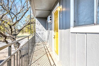 903 Springdale Rd in Austin, TX - Building Photo - Building Photo