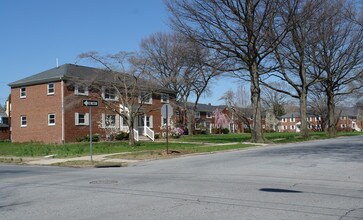 Riverfront Park Apartments in Harrisburg, PA - Foto de edificio - Building Photo