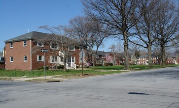 Riverfront Park Apartments in Harrisburg, PA - Building Photo - Building Photo