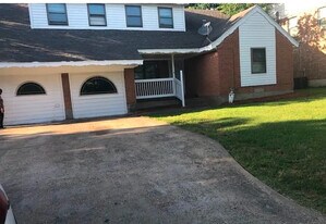 2435 Cliff Teen Ct in Dallas, TX - Building Photo