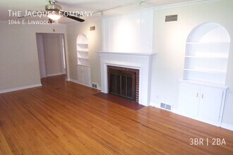 1044 E Linwood Dr in Springfield, MO - Building Photo - Building Photo