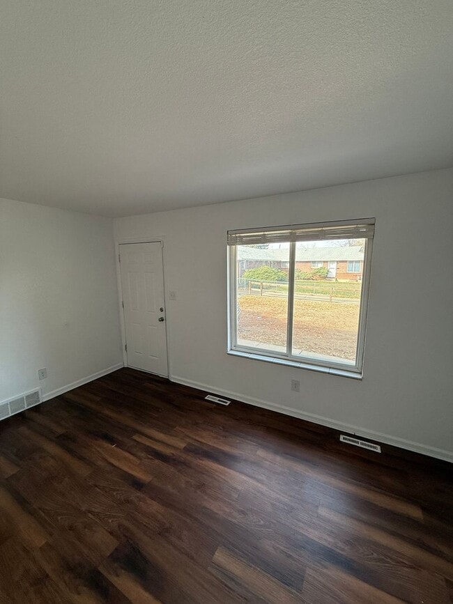 27 Lansing St in Aurora, CO - Building Photo - Building Photo