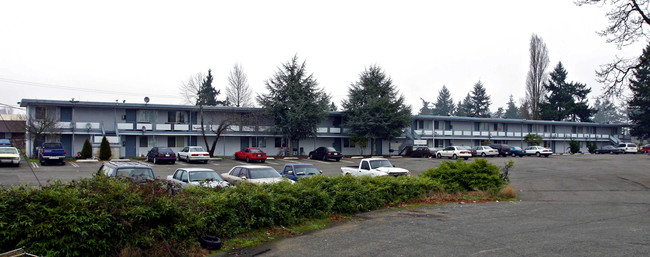 Twin Oaks Apartments in Lakewood, WA - Building Photo - Building Photo