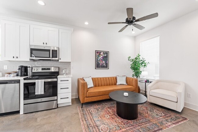 106A Ash Ln in Lafayette, LA - Building Photo - Building Photo