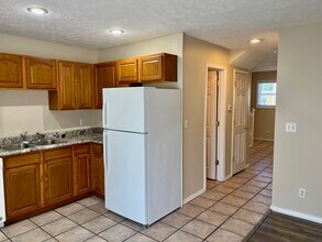 102 W Lincoln St, Unit 3 in Bloomington, IL - Foto de edificio - Building Photo