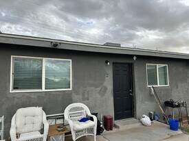 561 S Meridian Rd in Apache Junction, AZ - Building Photo