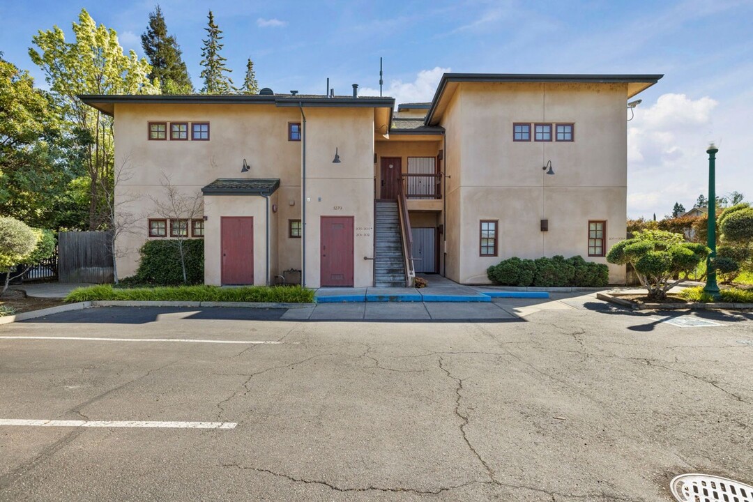 1297 Woodhaven Ln-Unit -209 (single) in Lodi, CA - Building Photo