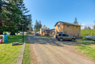 Redwood Gardens in Coquille, OR - Foto de edificio - Building Photo