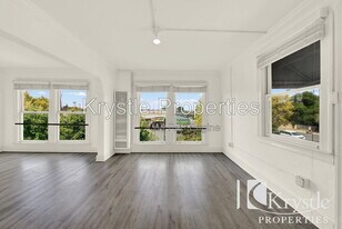 318 Napa Ave, Unit B in Rodeo, CA - Building Photo